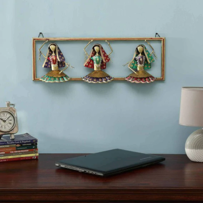 MULTICOLOUR IRON PAINTED WALL  DANCING DOLL FRAME SMALL